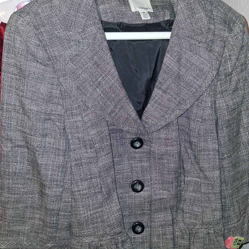 Halogen Women's Size 8P Textured Gray Skirt Suit